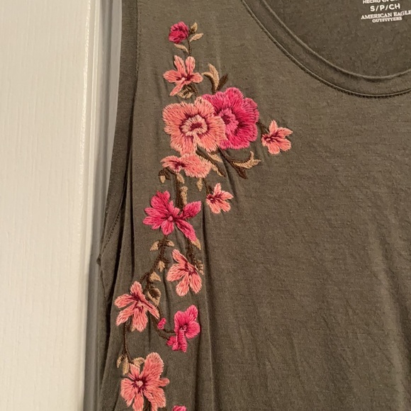 American Eagle soft and Sexy Olive green flowers - Picture 3 of 4